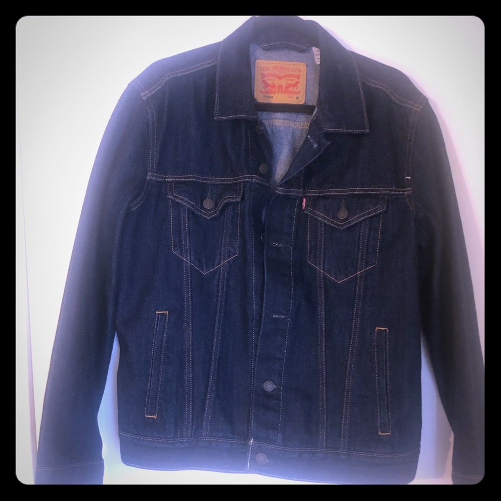 🍒 Levi’s Jean jacket -medium